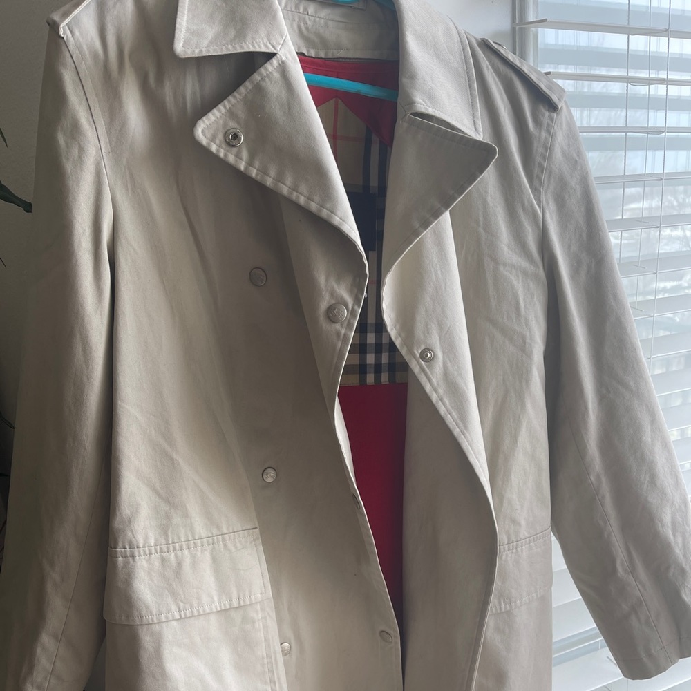 Burberry coat is beautiful, was gifted and I never used it